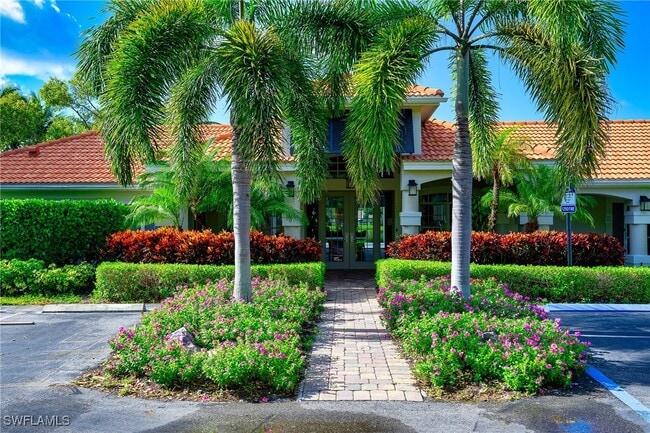 Foto del edificio - 2460 Old Groves Rd