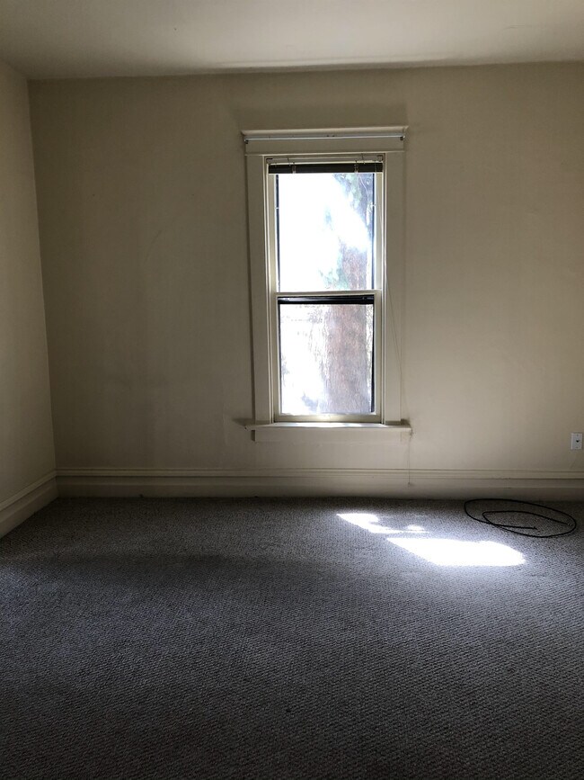 Building Photo - 409 S Grand Ave