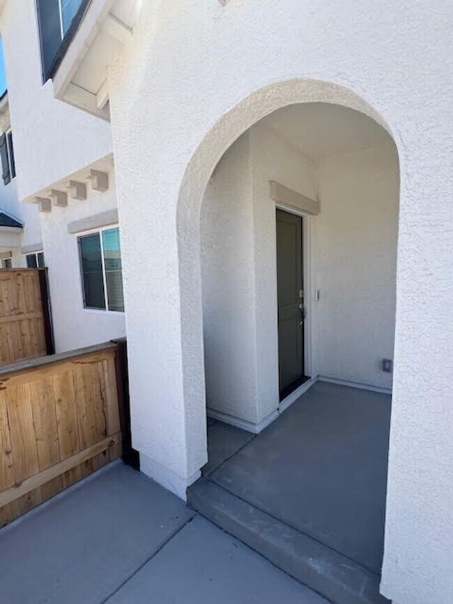Building Photo - New Build Condo for Rent