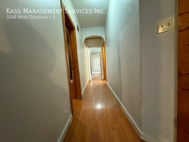 Foto del edificio - Douglas Boulevard,  Spacious 4 bed 2 bath,...