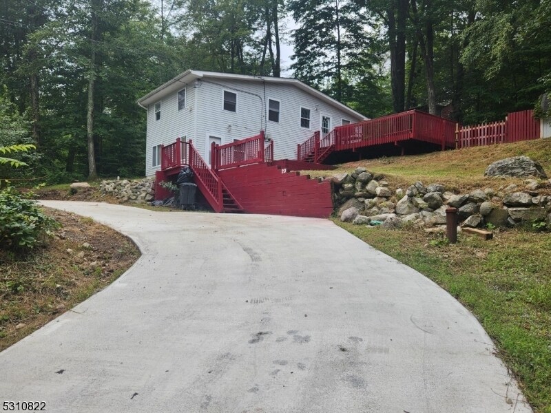 Primary Photo - 20 Decker Pond Rd