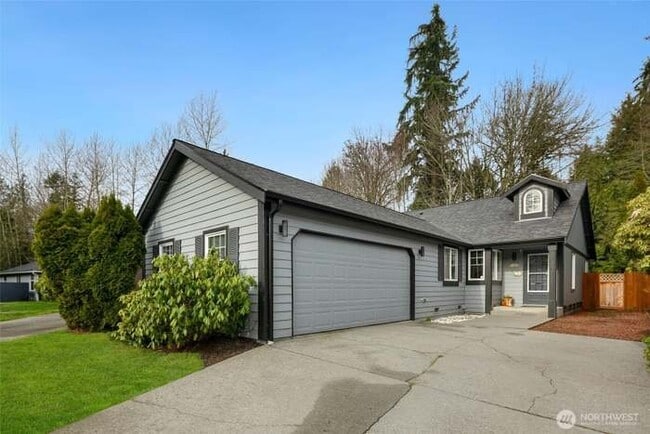 8215 1st St SE
