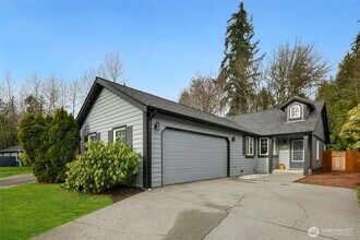 8215 1st St SE