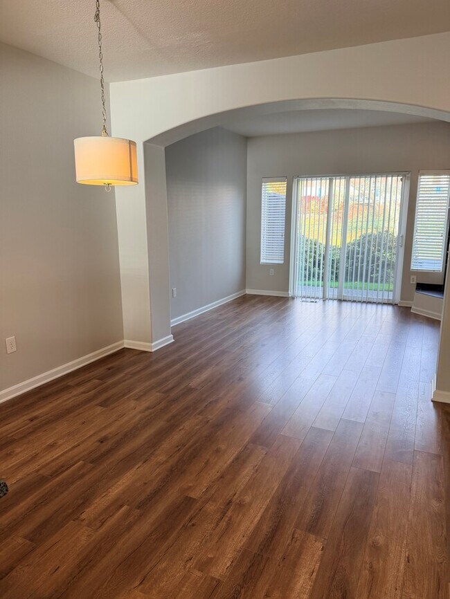 Foto del edificio - Beautiful Home in FABULOUS Location - Min ...