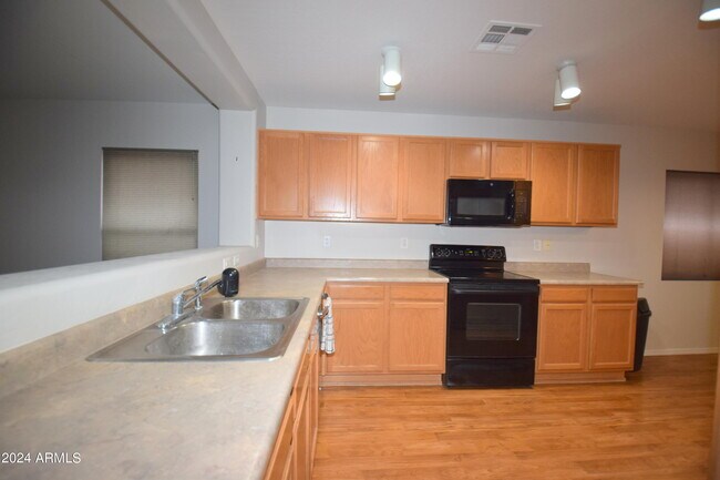 Foto del edificio - 2797 E Mineral Park Rd