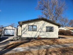 Building Photo - 560 Cedar St