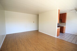 Building Photo - 527 Cedar Ave