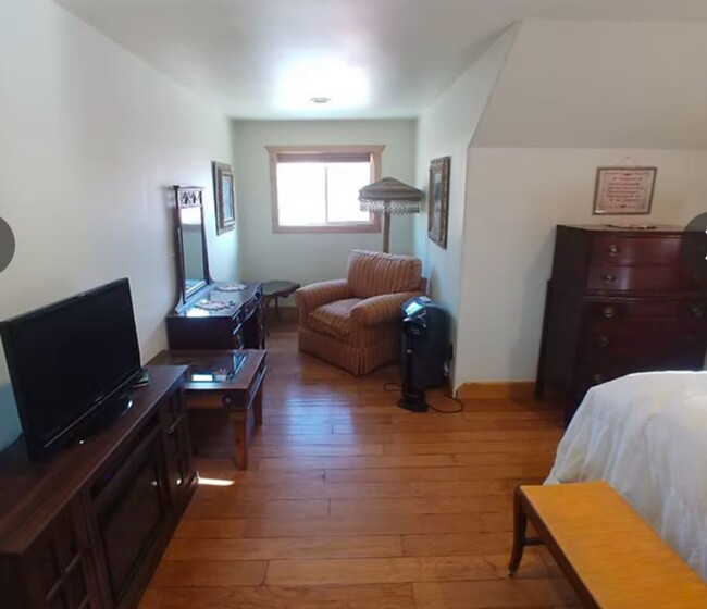 Foto del edificio - Fully Furnished Western Apartment Near Col...