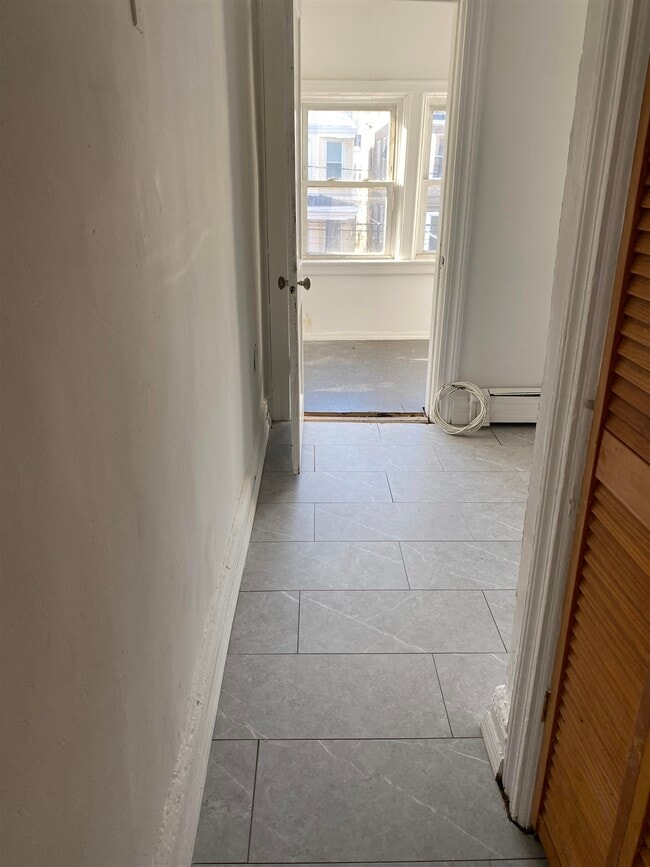 Foto del edificio - 78 Van Nostrand Ave