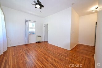 Building Photo - 902 S Marengo Ave