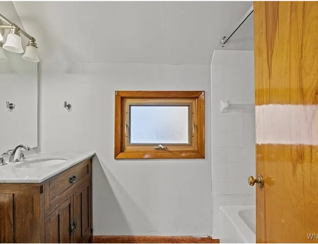 Baño - 96 Dempster St
