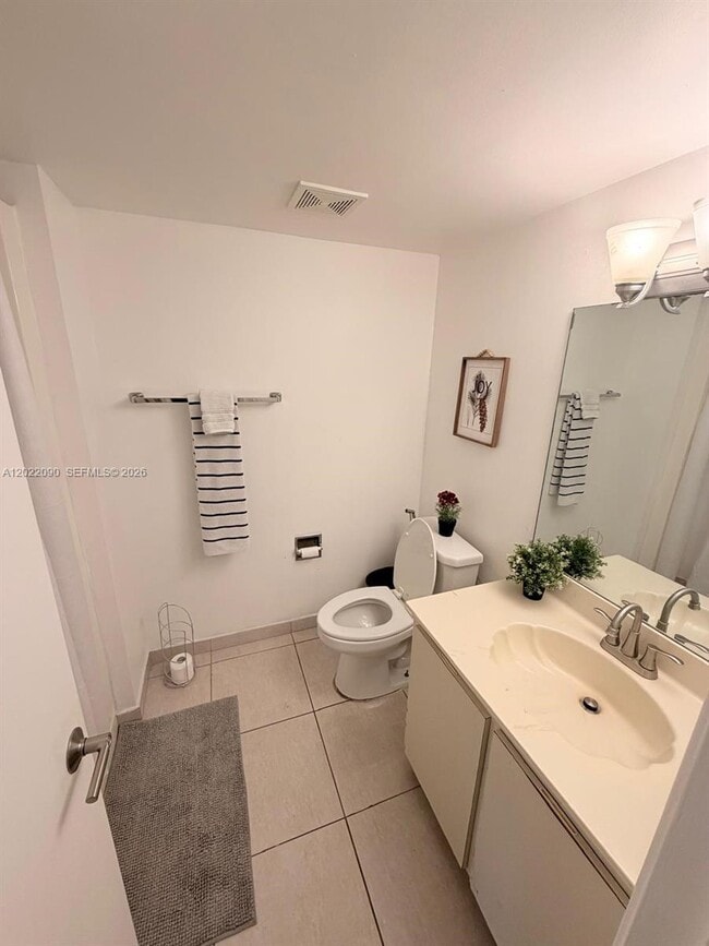 Building Photo - 9443 Fontainebleau Blvd