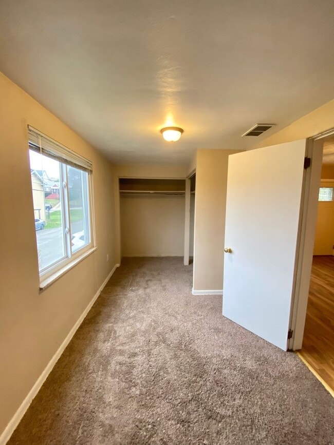 Building Photo - 3BD/1.5BTH Home in Crafton Heights - Centr...