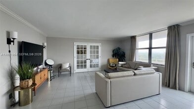 Building Photo - 9225 Collins Ave