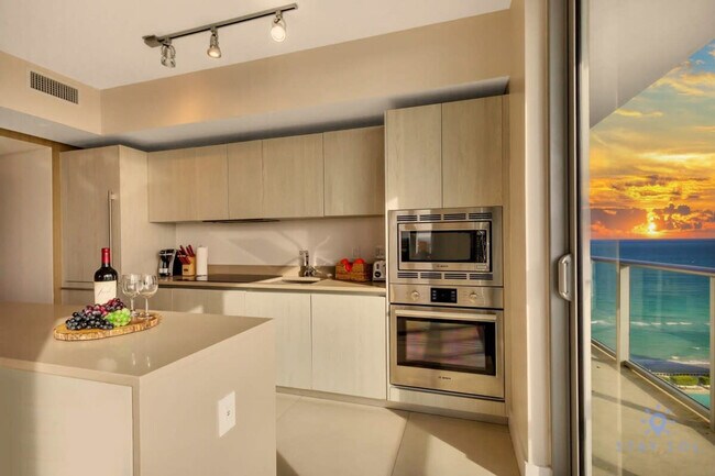 Building Photo - 4111 S Ocean Dr