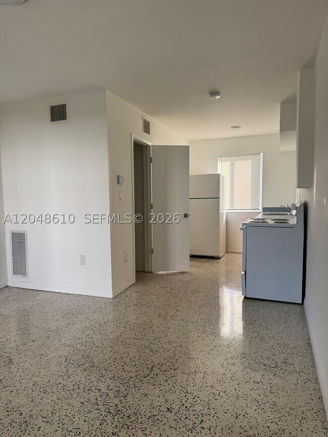 Foto del edificio - 680 NE 88th St