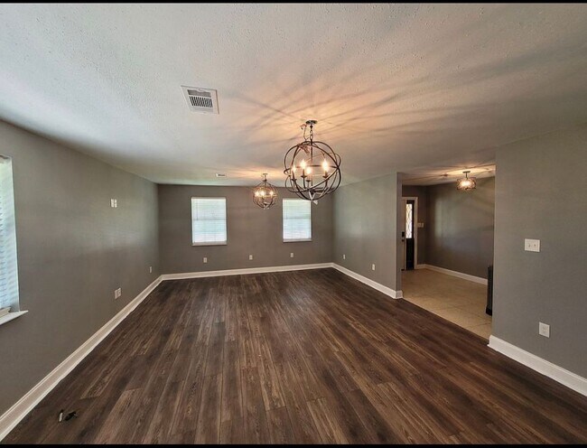 Foto del edificio - 6636 Foch Rd