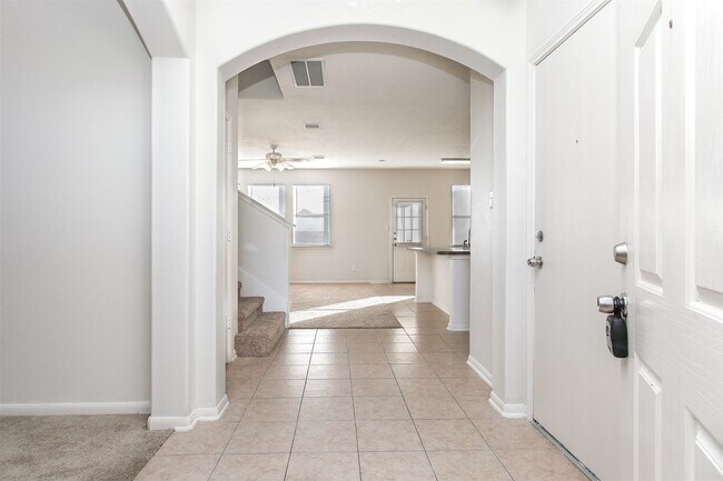 Foto del edificio - 6103 Menor Crest Dr