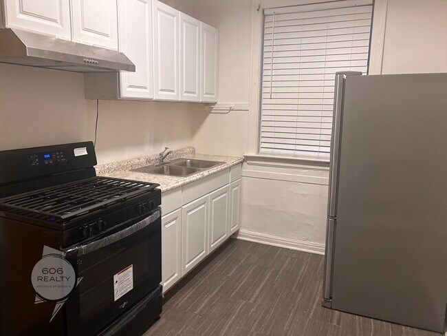 Foto del edificio - Large, 1bd/1ba in Oak Park, Great Location!!