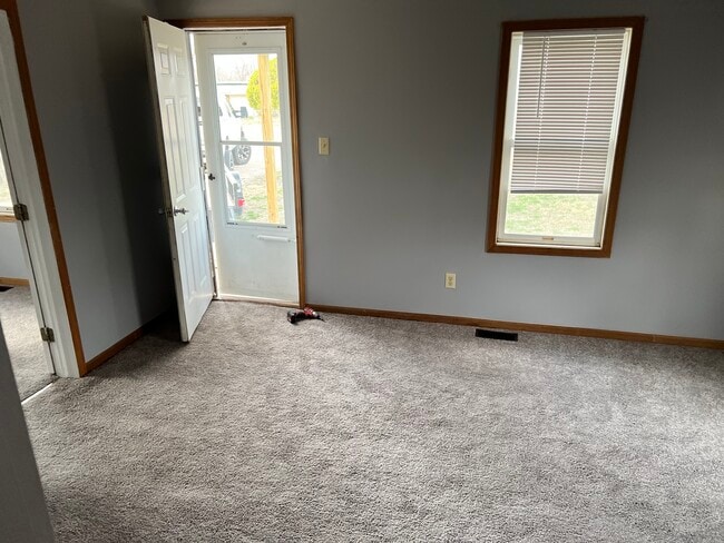 Building Photo - 325 E Avenue C