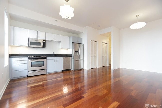 Building Photo - 451 Kansas St