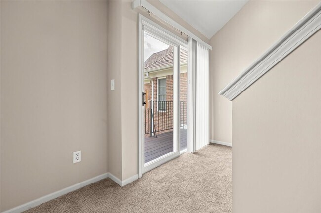 Foto del edificio - 656 Belmonte Dr