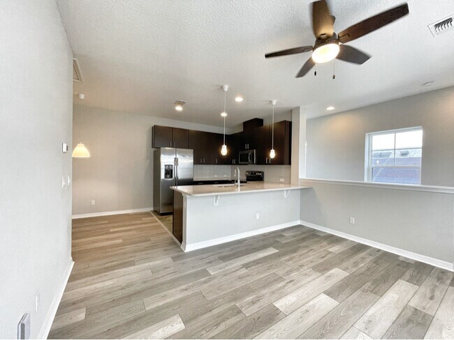 Foto del edificio - 13718 Grunberg Ave