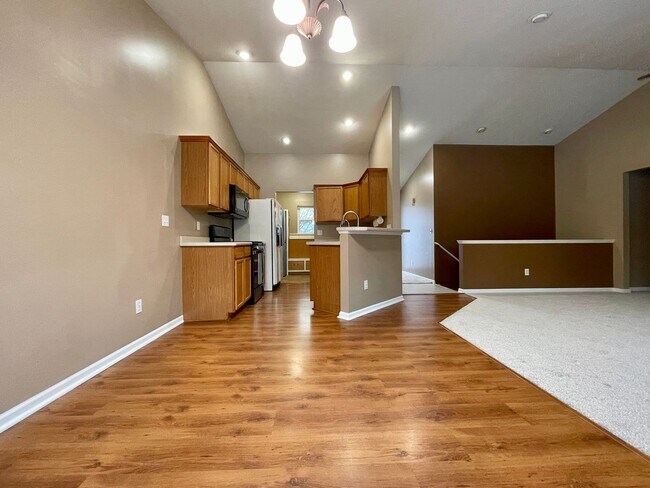 Building Photo - Spacious 4 Bedroom 3 Bathroom home