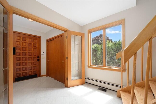 Foto del edificio - 14 Maxcy Dr