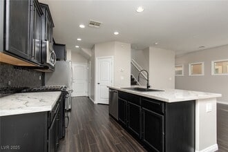 Building Photo - 61 Jasmine Point St