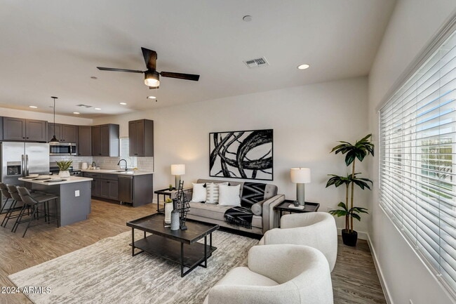 Building Photo - 3645 E Earll Dr