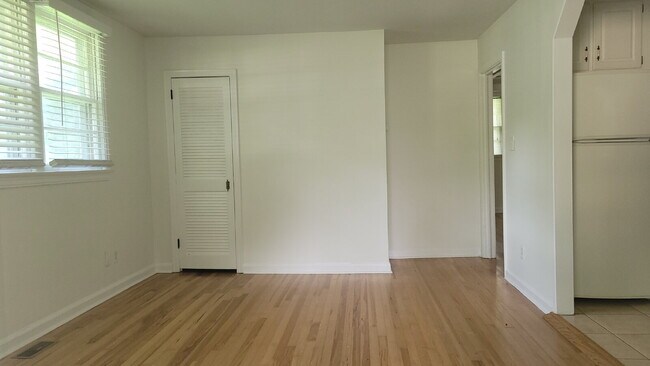 Foto del edificio - "2-Bedroom Retreat with Located in the 5 Points area of Huntsville!"
