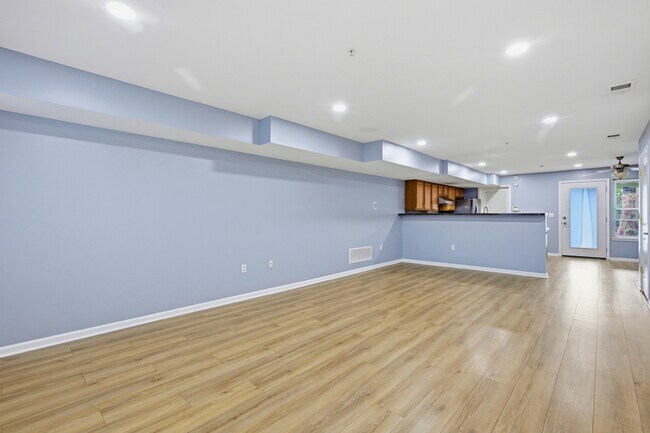 Building Photo - 3553 6th St