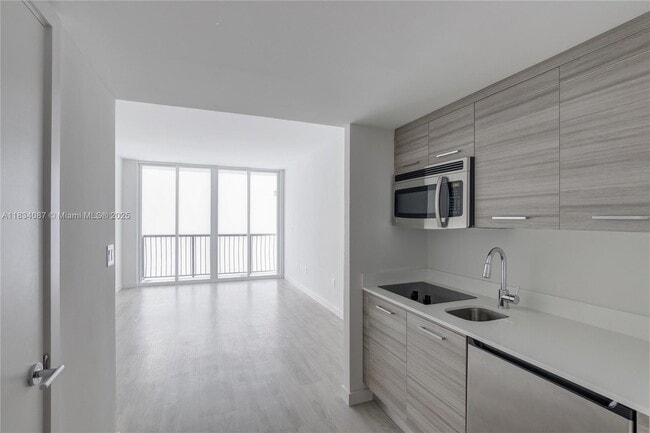 Building Photo - 1756 N Bayshore Dr