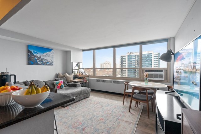 Foto del edificio - 3950 N Lake Shore Dr