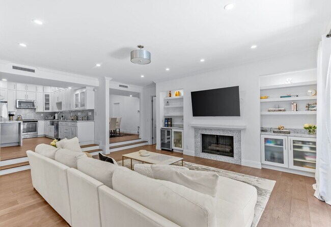 Building Photo - 133 S Oakhurst Dr