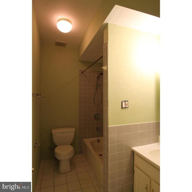 Building Photo - 1309 S Warnock St