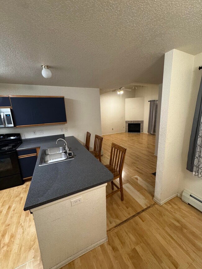 Kitchen - 2204 Elk Ln