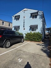 Building Photo - 1026 Little Bay Ave