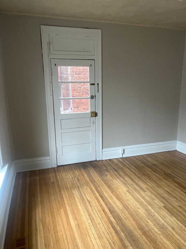 Foto del edificio - 1219-1221-1221 Forsythe Ave