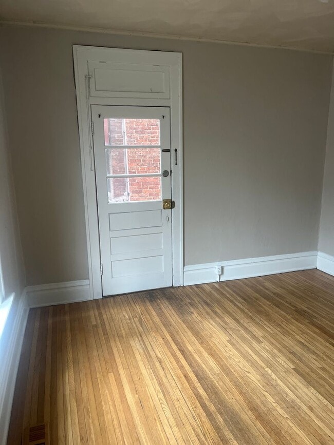 Building Photo - 1219-1221-1221 Forsythe Ave