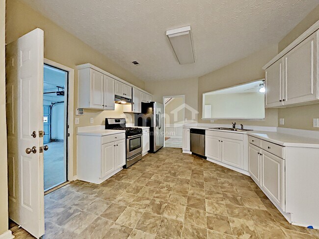 Foto del edificio - 3151 Serenade Ct