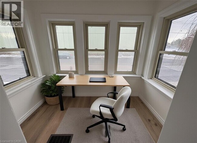 Photo du bâtiment - 281 Wentworth St N