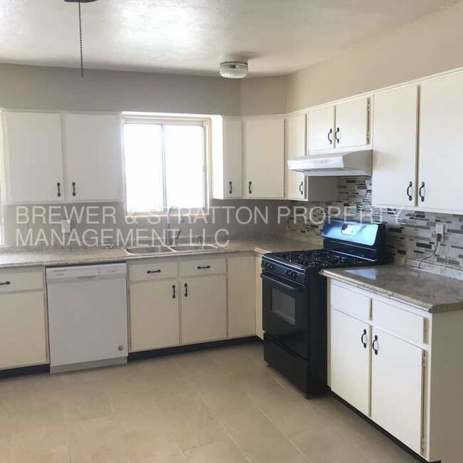 Building Photo - 2240 W Cholla St