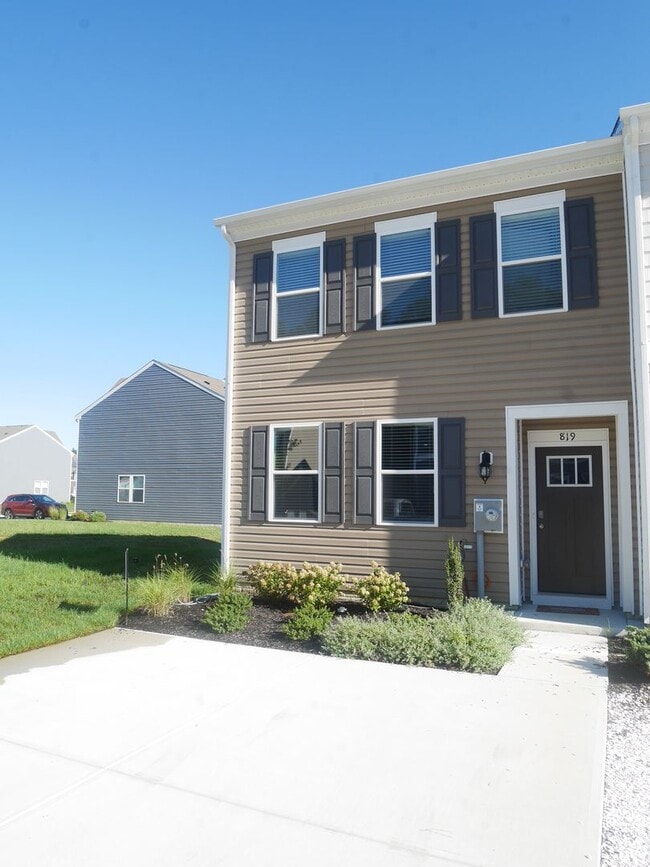 Building Photo - 819 Mersey Ln