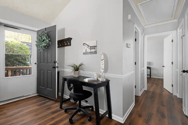 Foto del edificio - 2-Bedroom, 2-Bath Apartment in Fayetteville – Spacious Layout & Great Location!