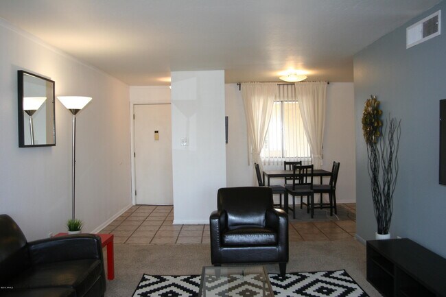 Foto del edificio - 7625 E Camelback Rd