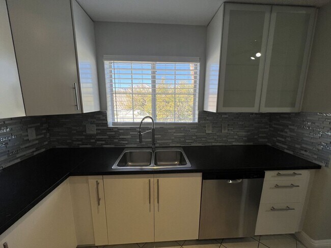Foto del edificio - UPGRADED 2BEDROOM, 2BATHROOM HOME