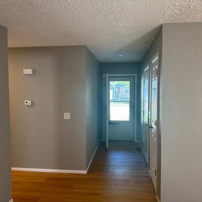 Building Photo - remodeled 3 bedroom 2 bathroom home