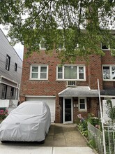 Building Photo - 70-65 Walnut St